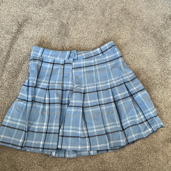 Tillys plaid pleated skirt - Picture 2 of 2